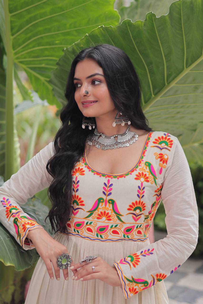 NAVRATRI kora cotton EMBROIDARY - Vastra Gehna