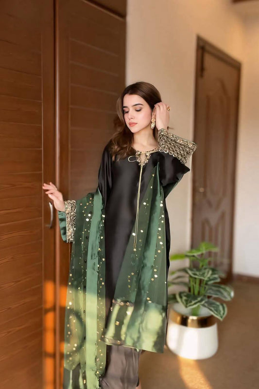 ENHANCE THE BEAUTY OF YOUR WARDROBE WITH THIS NEWLY LAUNCHED KURTI-PANT SET