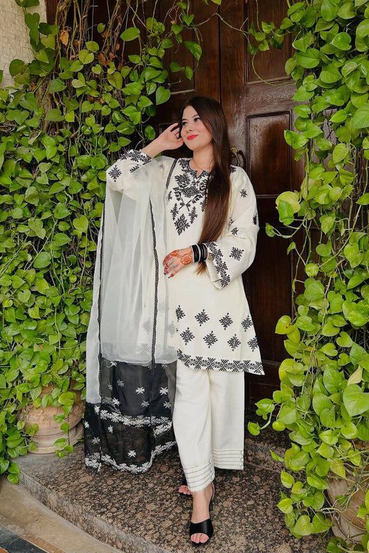 *ENHANCE THE BEAUTY OF YOUR WARDROBE WITH THIS NEWLY LAUNCHED KURTI-PLAZZO SET