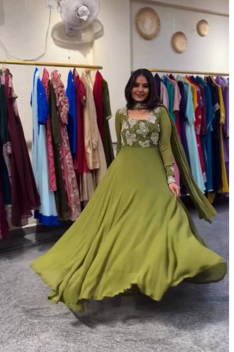 ĚSIGNER PARTY WEAR LOOK GOWN WITH EMBROIDERY WOR - Vastra Gehna