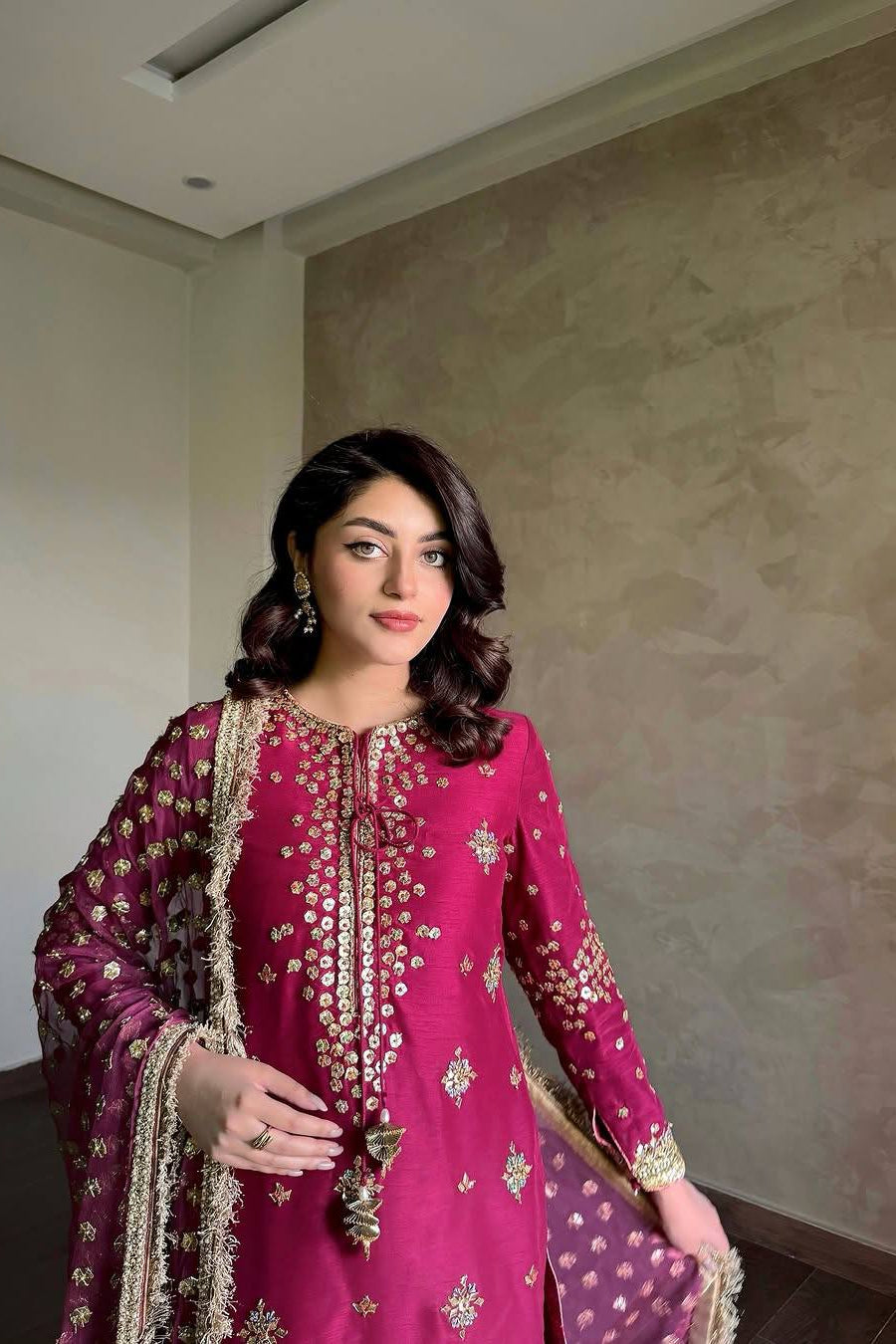 ENHANCE THE BEAUTY OF YOUR WARDROBE - Vastra Gehna