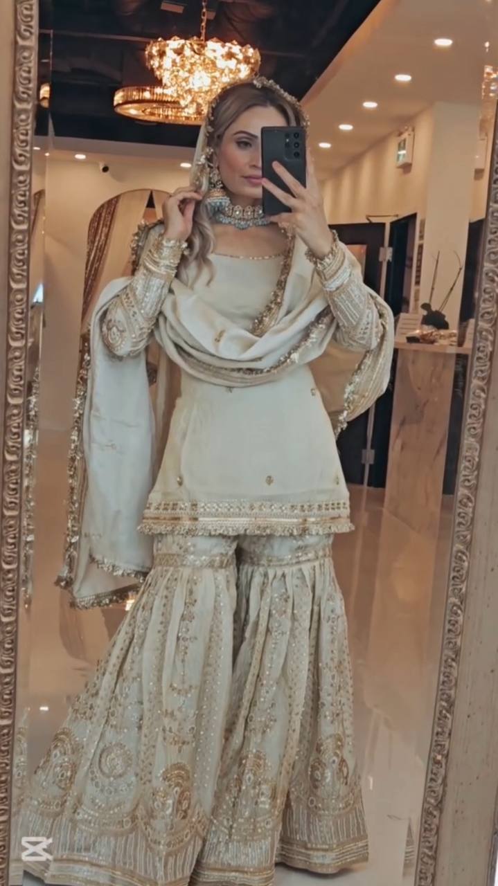 NEW ĐĚSIGNER PARTY WEAR TOP AND PLAZZO. WITH FANCY DUPPATA - Vastra Gehna