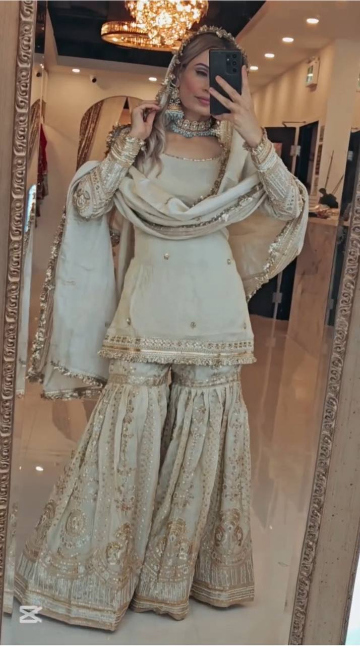 NEW ĐĚSIGNER PARTY WEAR TOP AND PLAZZO. WITH FANCY DUPPATA - Vastra Gehna