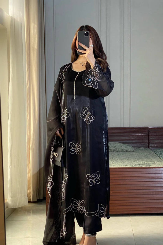 NEW ĐĚSIGNER FANCY DUPPATA AND EMBROIDERY WORK SUIT SET. - Vastra Gehna