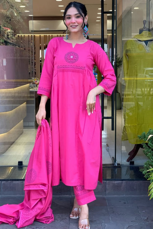Our elegant designer thread kurta & plazzo with dupatta co-ord set pure cotton. - Vastra Gehna