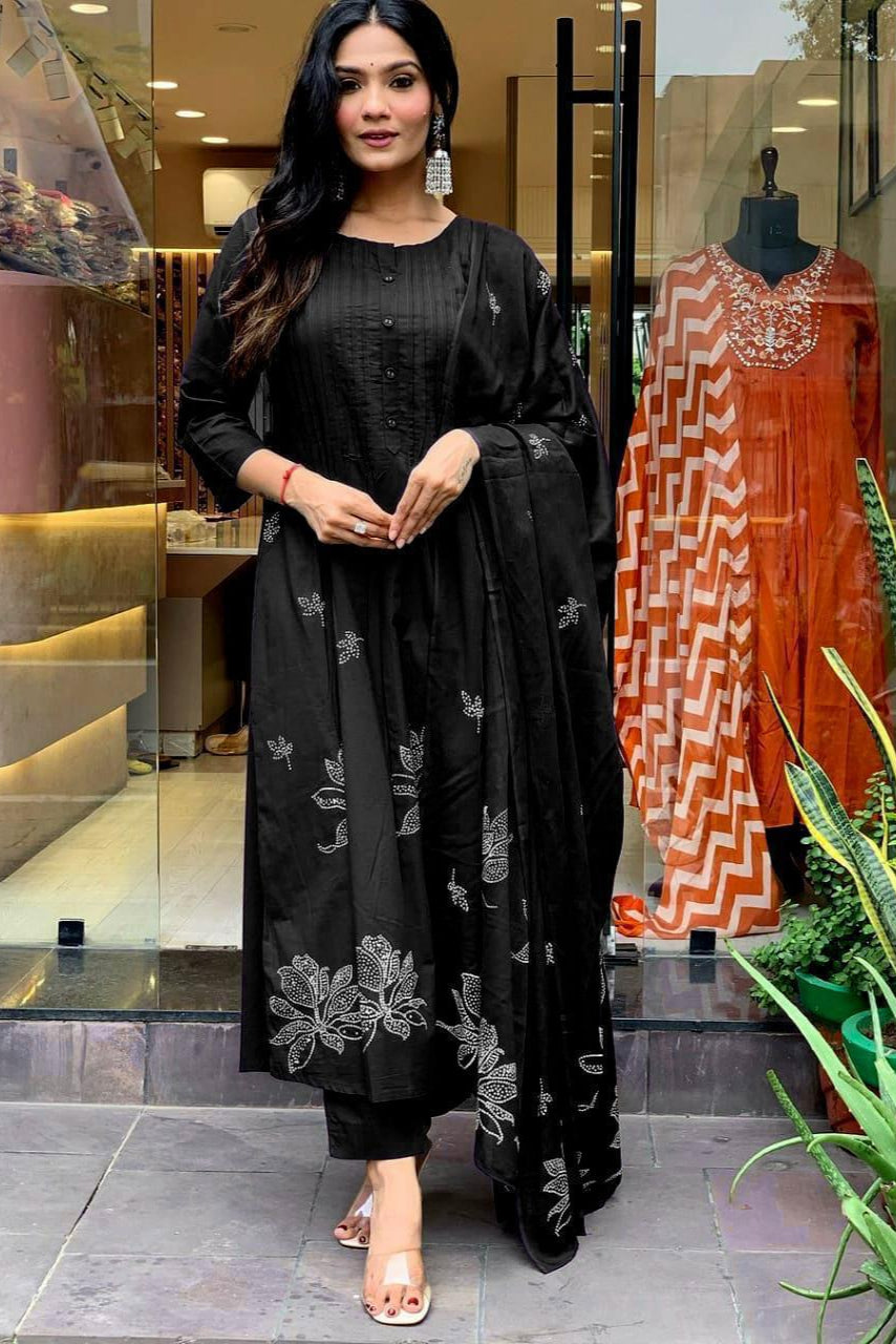 Our elegant designer printed kurta & plazzo with dupatta set pure cotton. - Vastra Gehna