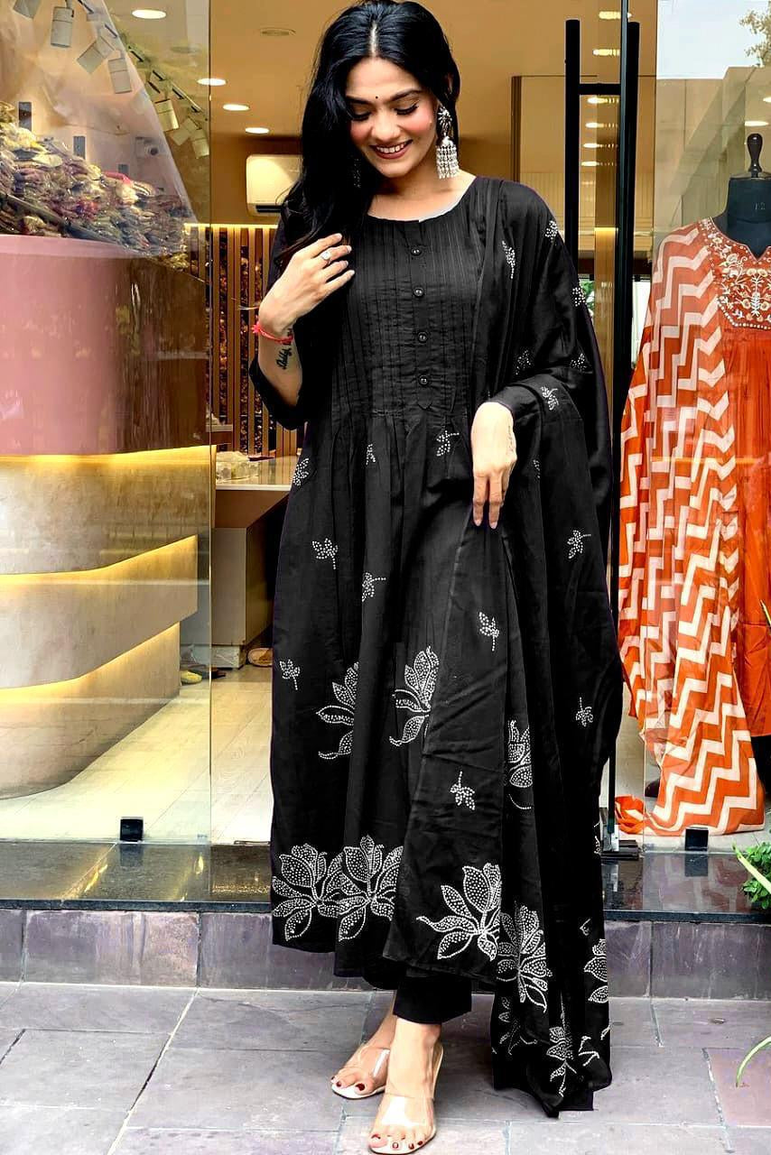 Our elegant designer printed kurta & plazzo with dupatta set pure cotton. - Vastra Gehna