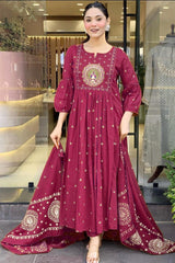 Our elegant designer thread kurta & plazzo with dupatta co-ord set pure cotton. - Vastra Gehna