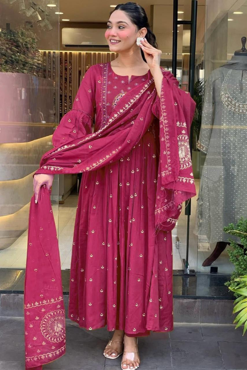 Our elegant designer thread kurta & plazzo with dupatta co-ord set pure cotton. - Vastra Gehna