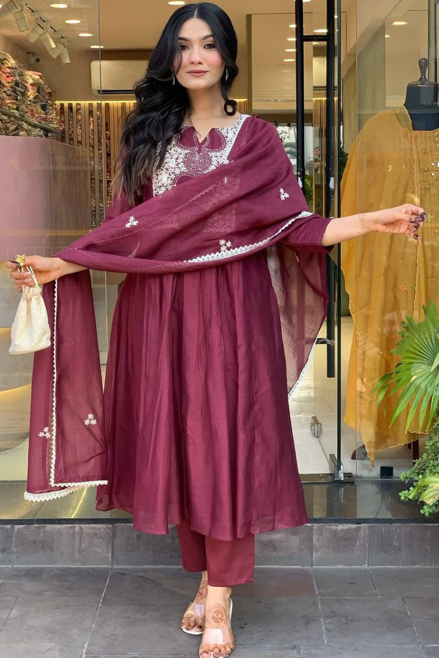 Our elegant designer thread kurta & plazzo with dupatta co-ord set pure cotton. - Vastra Gehna