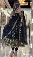 “Presenting New Đěsigner Anarkali Suit In New Fancy Style*