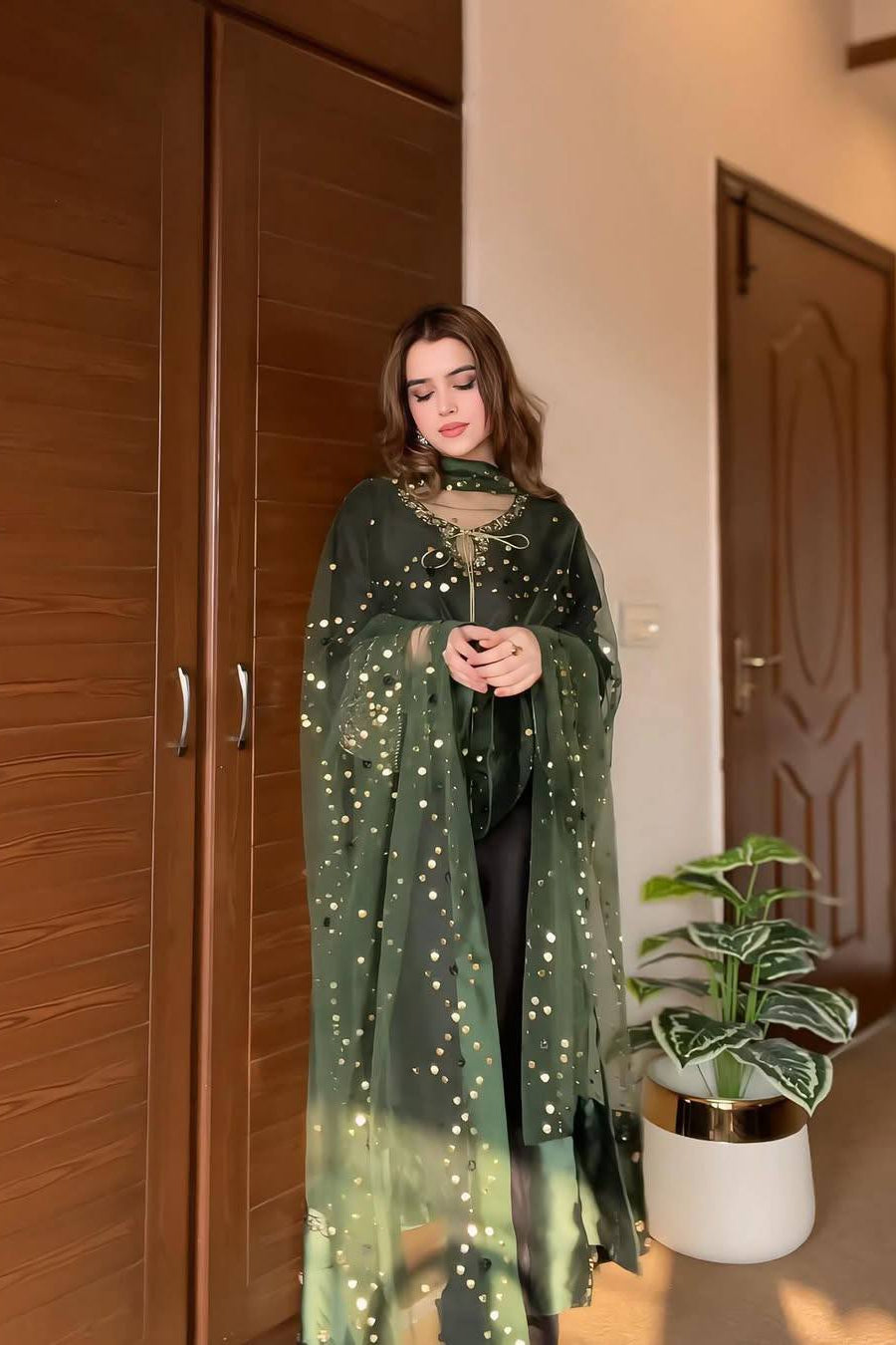 ENHANCE THE BEAUTY OF YOUR WARDROBE WITH THIS NEWLY LAUNCHED KURTI-PANT SET