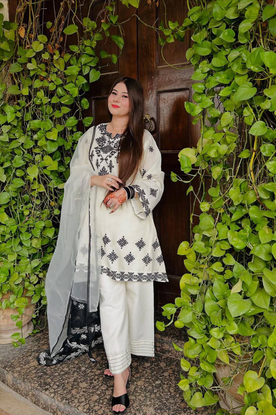 *ENHANCE THE BEAUTY OF YOUR WARDROBE WITH THIS NEWLY LAUNCHED KURTI-PLAZZO SET