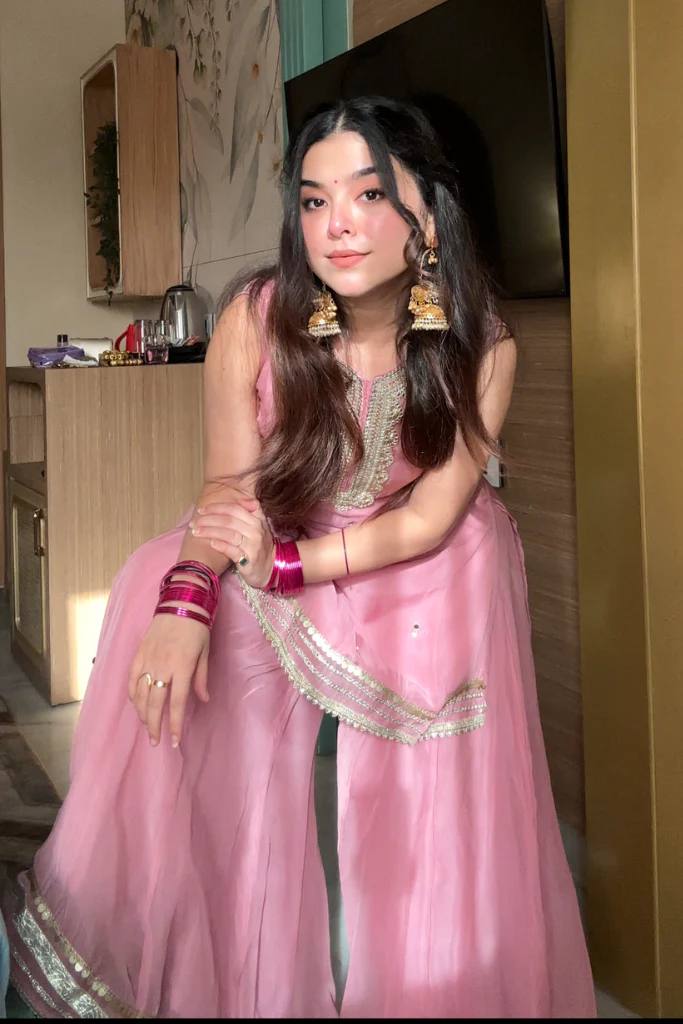 Tabby Organza With Lace Border - Vastra Gehna