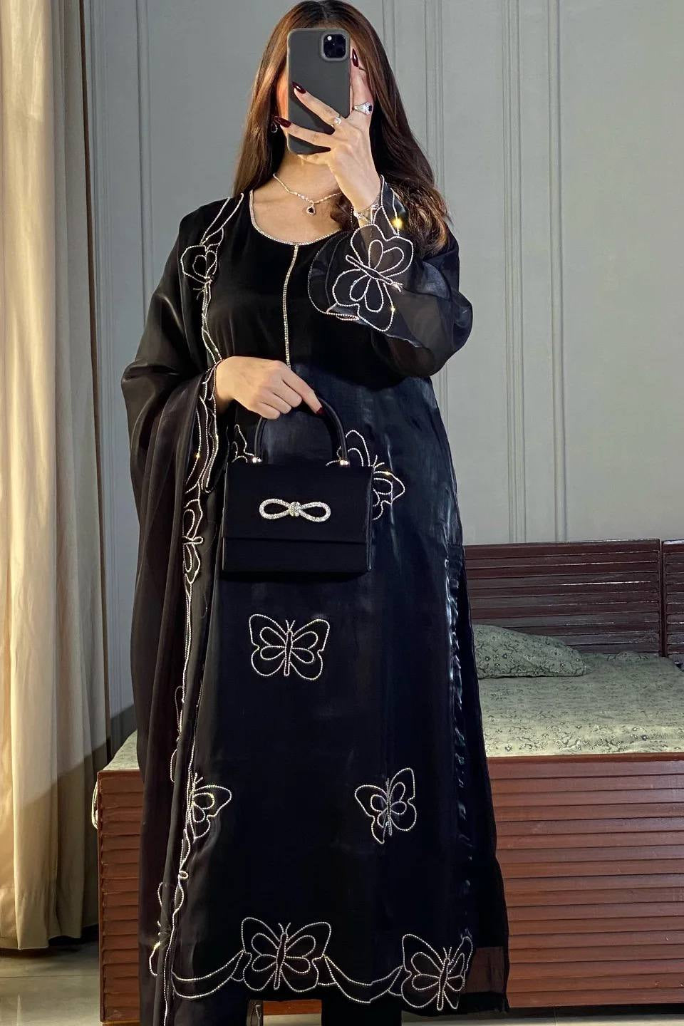 NEW ĐĚSIGNER FANCY DUPPATA AND EMBROIDERY WORK SUIT SET. - Vastra Gehna