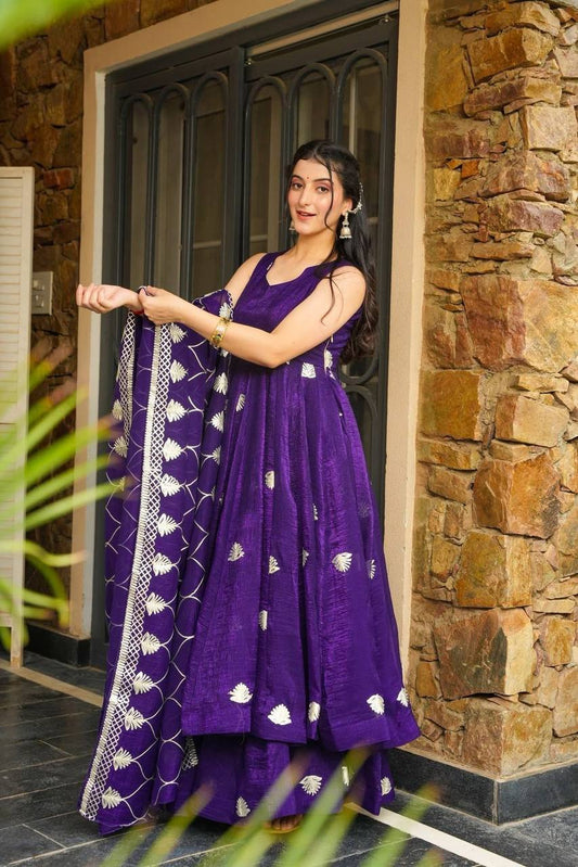 :HAVY FOX GOURGATE PARTY WEAR LOOK  GOWN - Vastra Gehna