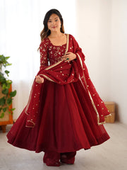 Crunchy Silk With Lace Border With Fully Flair Gown