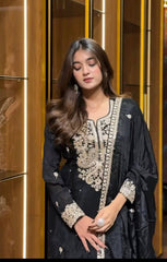 NEW ĐĚSIGNER PARTY WEAR TOP AND SARARA.