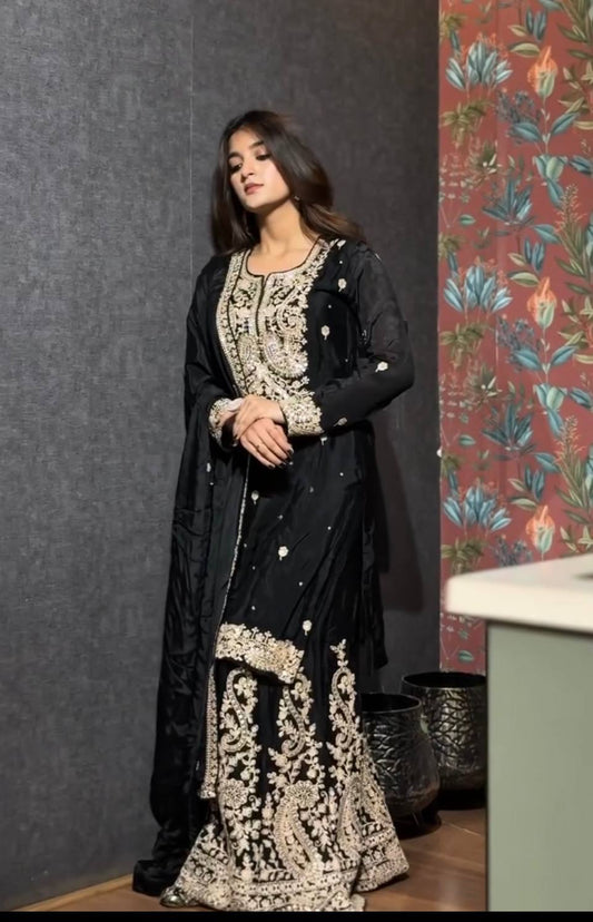 NEW ĐĚSIGNER PARTY WEAR TOP AND SARARA.