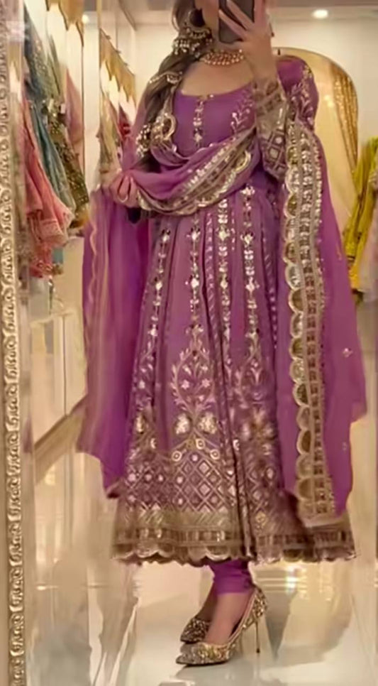 *Presenting New Đěsigner Anarkali Suit In New Fancy Style*