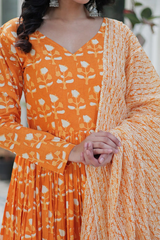 Elegant V-Neck Cotton Suit Set with Dupatta – Everyday Grace - Vastra Gehna