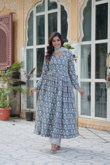 Elegant V-Neck Cotton Suit Set with Dupatta – Everyday Grace - Vastra Gehna