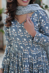 Elegant V-Neck Cotton Suit Set with Dupatta – Everyday Grace - Vastra Gehna